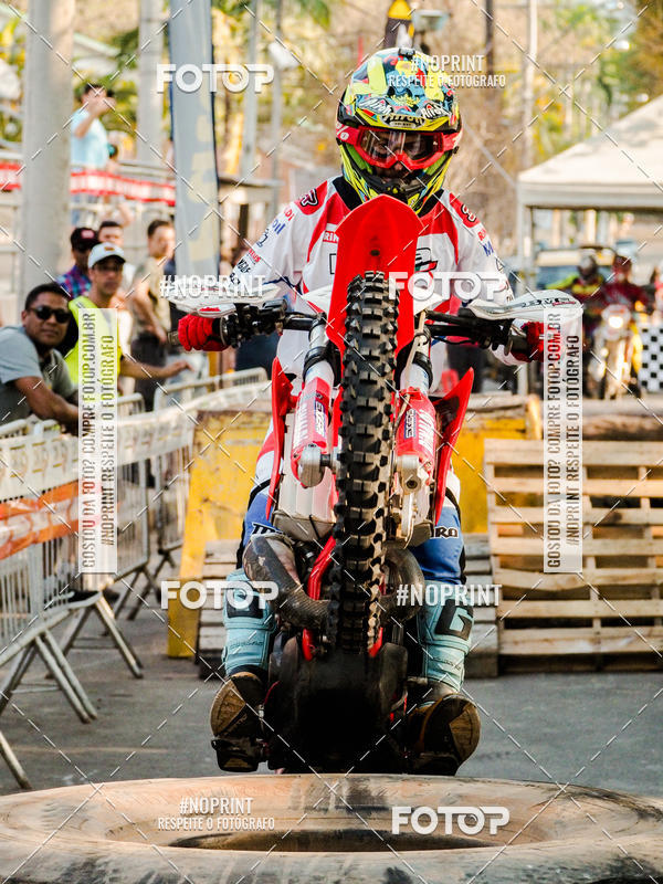 Buy your photos of the eventNight Track 2019 on Fotop