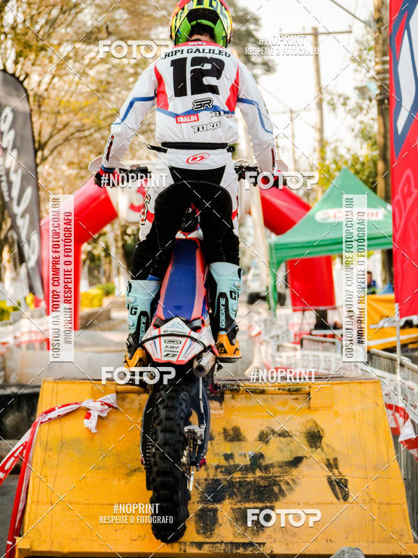 Buy your photos of the eventNight Track 2019 on Fotop