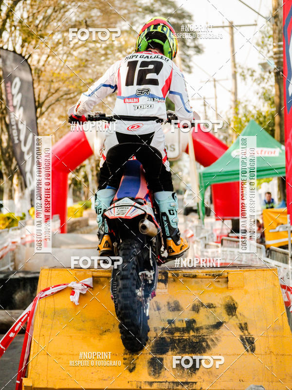 Buy your photos of the eventNight Track 2019 on Fotop