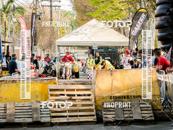 Buy your photos of the eventNight Track 2019 on Fotop