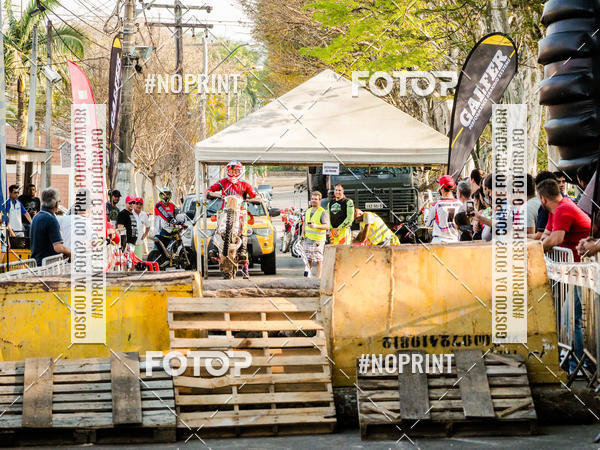 Buy your photos of the eventNight Track 2019 on Fotop