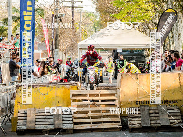 Buy your photos of the eventNight Track 2019 on Fotop