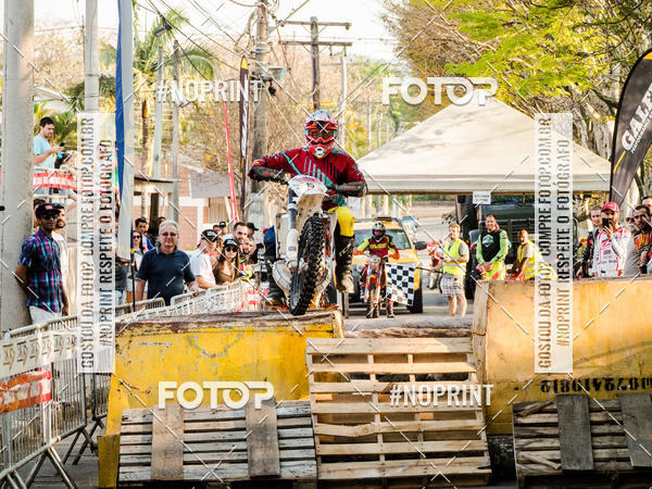 Buy your photos of the eventNight Track 2019 on Fotop