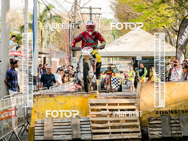 Buy your photos of the eventNight Track 2019 on Fotop