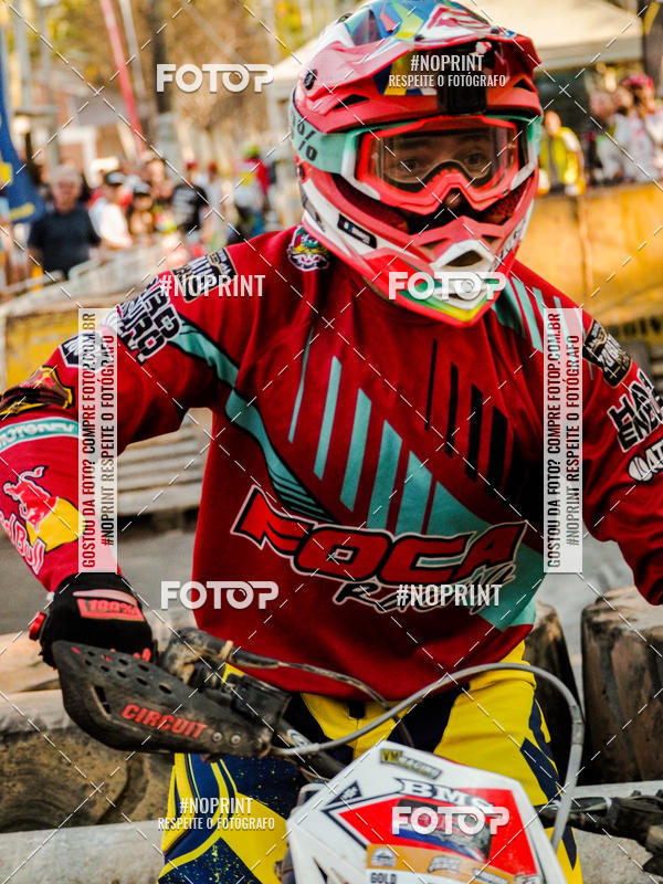 Buy your photos of the eventNight Track 2019 on Fotop