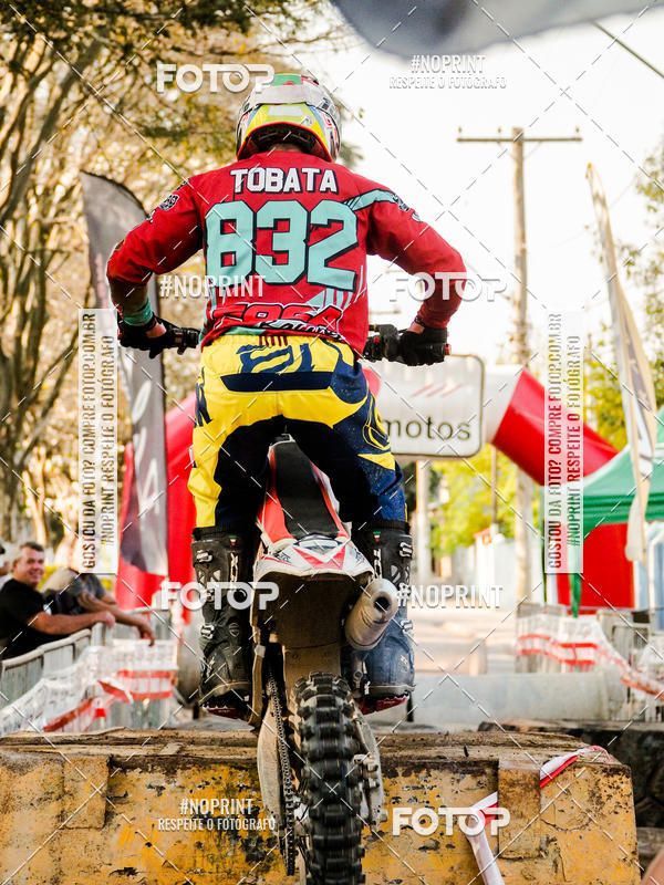 Buy your photos of the eventNight Track 2019 on Fotop