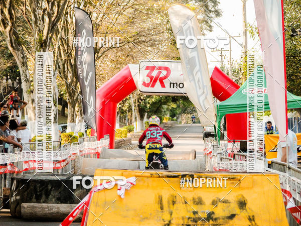 Buy your photos of the eventNight Track 2019 on Fotop