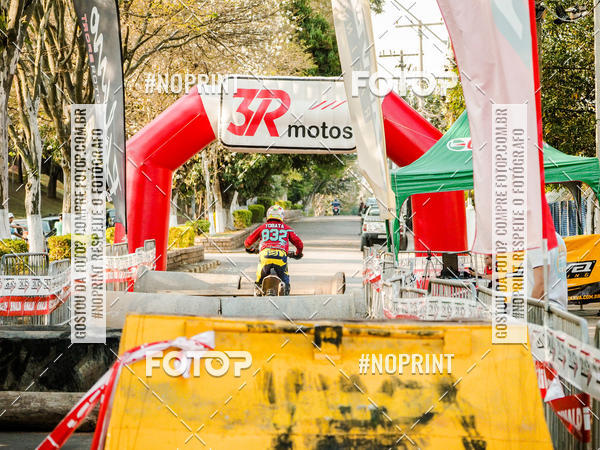 Buy your photos of the eventNight Track 2019 on Fotop