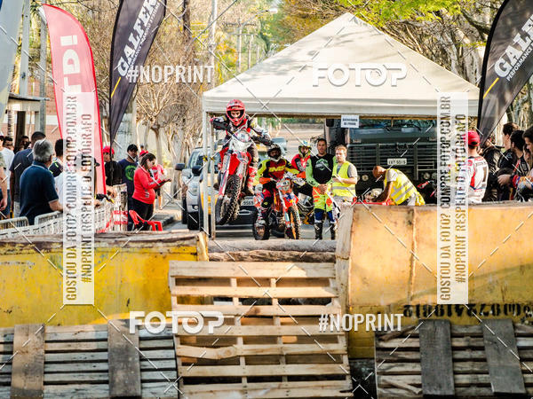 Buy your photos of the eventNight Track 2019 on Fotop