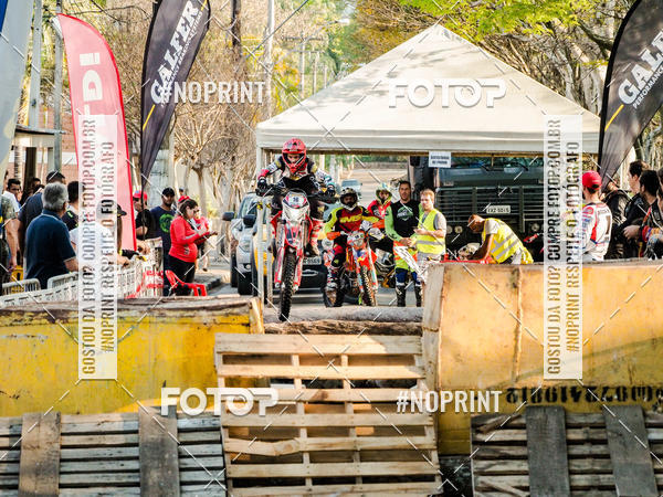 Buy your photos of the eventNight Track 2019 on Fotop