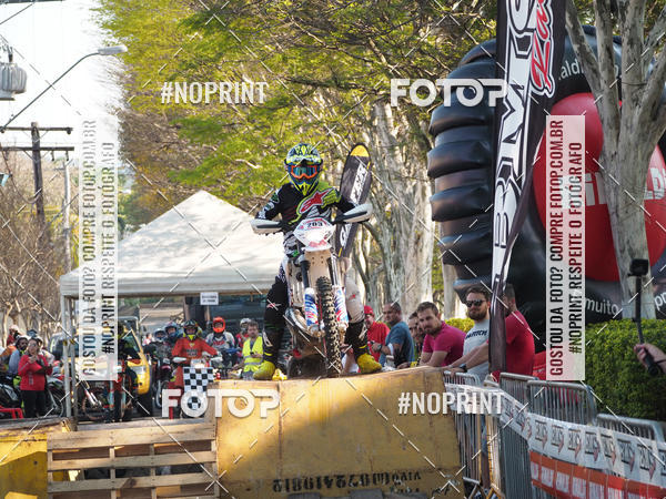 Buy your photos of the eventNight Track 2019 on Fotop