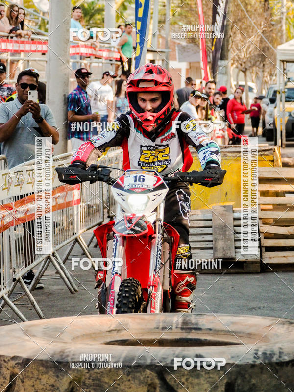 Buy your photos of the eventNight Track 2019 on Fotop