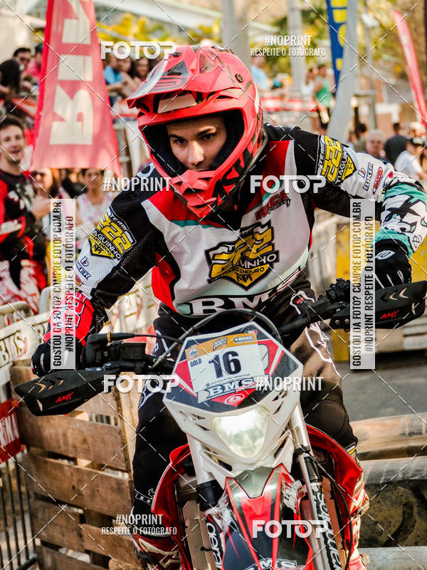 Buy your photos of the eventNight Track 2019 on Fotop