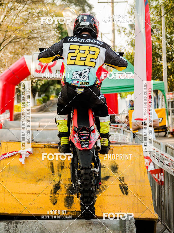 Buy your photos of the eventNight Track 2019 on Fotop