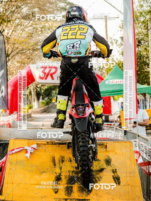 Buy your photos of the eventNight Track 2019 on Fotop