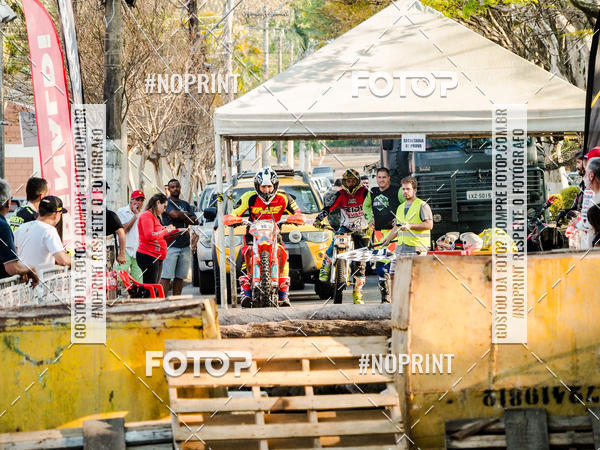 Buy your photos of the eventNight Track 2019 on Fotop