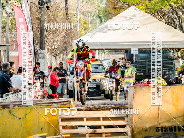 Buy your photos of the eventNight Track 2019 on Fotop