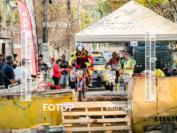 Buy your photos of the eventNight Track 2019 on Fotop