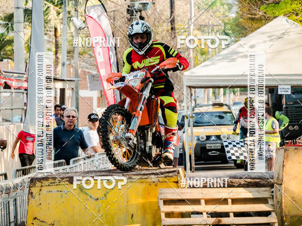 Buy your photos of the eventNight Track 2019 on Fotop