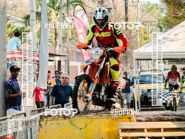 Buy your photos of the eventNight Track 2019 on Fotop