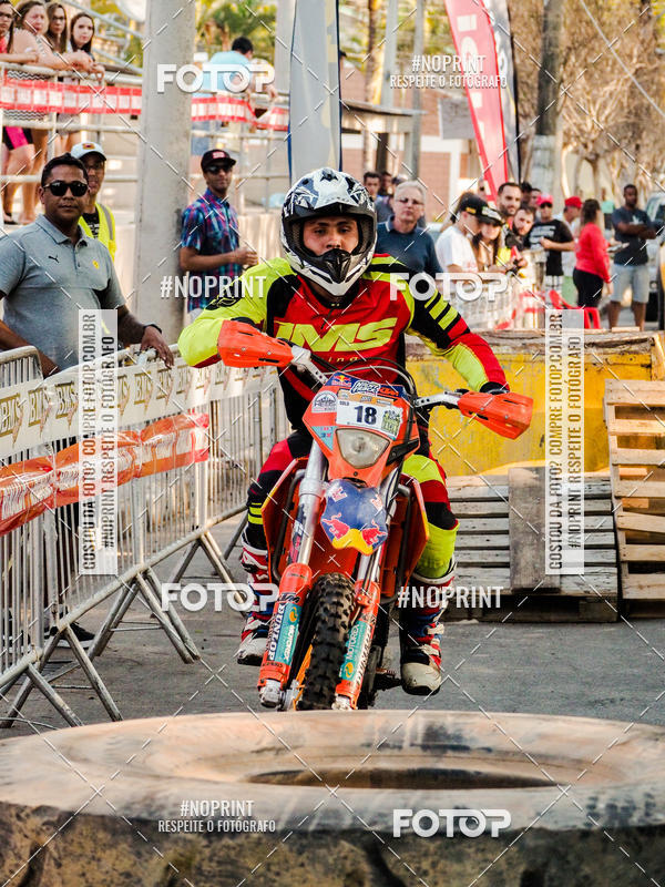 Buy your photos of the eventNight Track 2019 on Fotop