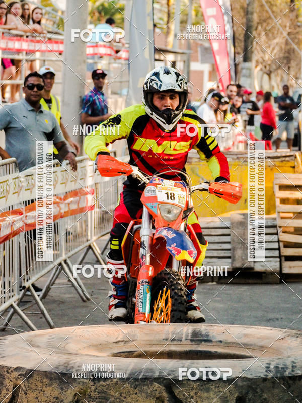 Buy your photos of the eventNight Track 2019 on Fotop