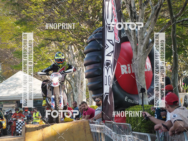 Buy your photos of the eventNight Track 2019 on Fotop