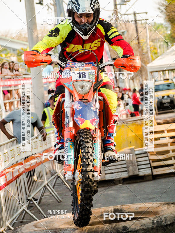 Buy your photos of the eventNight Track 2019 on Fotop