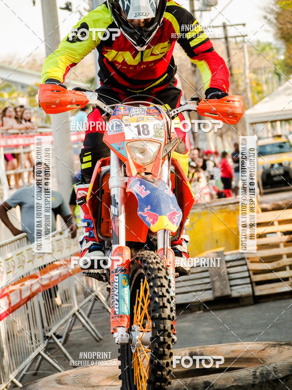 Buy your photos of the eventNight Track 2019 on Fotop