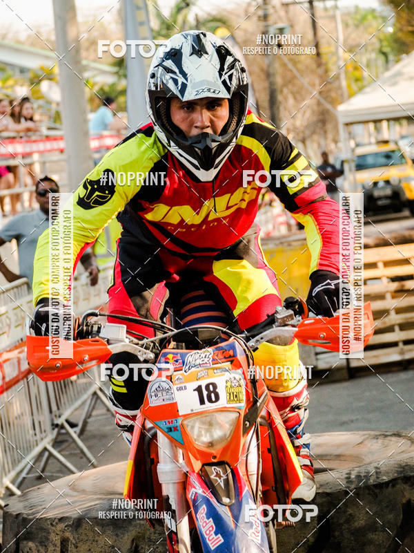 Buy your photos of the eventNight Track 2019 on Fotop