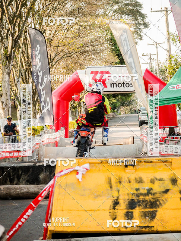 Buy your photos of the eventNight Track 2019 on Fotop