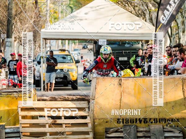 Buy your photos of the eventNight Track 2019 on Fotop