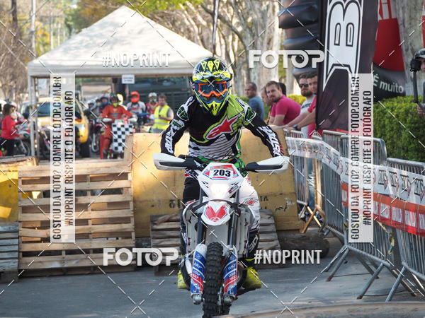 Buy your photos of the eventNight Track 2019 on Fotop