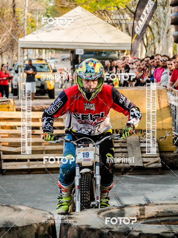 Buy your photos of the eventNight Track 2019 on Fotop