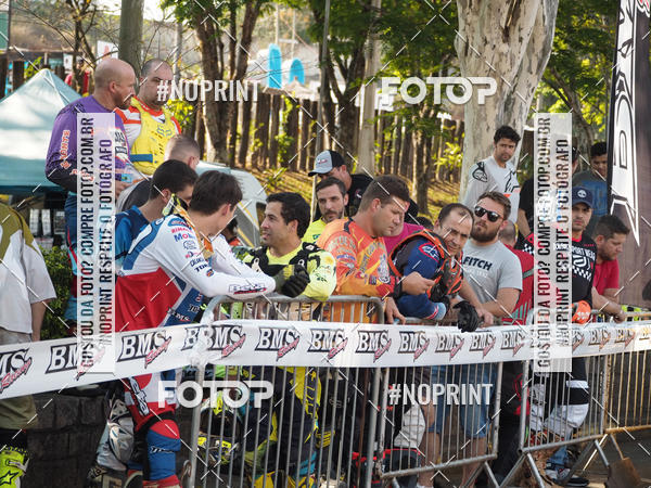 Buy your photos of the eventNight Track 2019 on Fotop