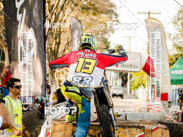 Buy your photos of the eventNight Track 2019 on Fotop