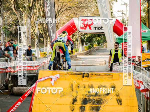 Buy your photos of the eventNight Track 2019 on Fotop