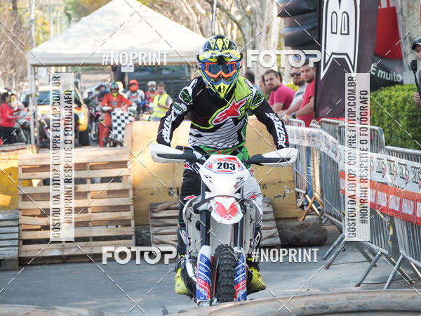 Buy your photos of the eventNight Track 2019 on Fotop