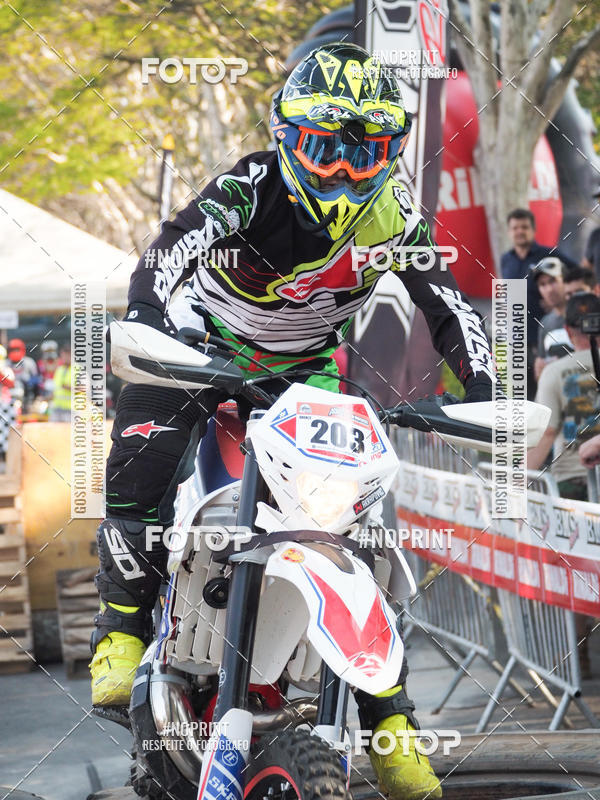 Buy your photos of the eventNight Track 2019 on Fotop