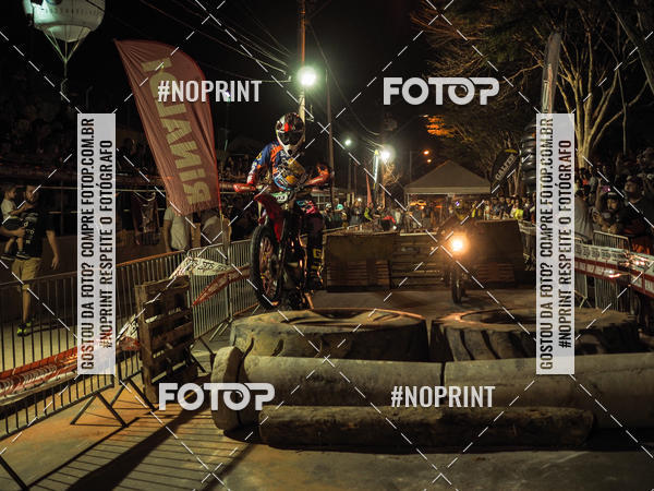 Buy your photos of the eventNight Track 2019 on Fotop