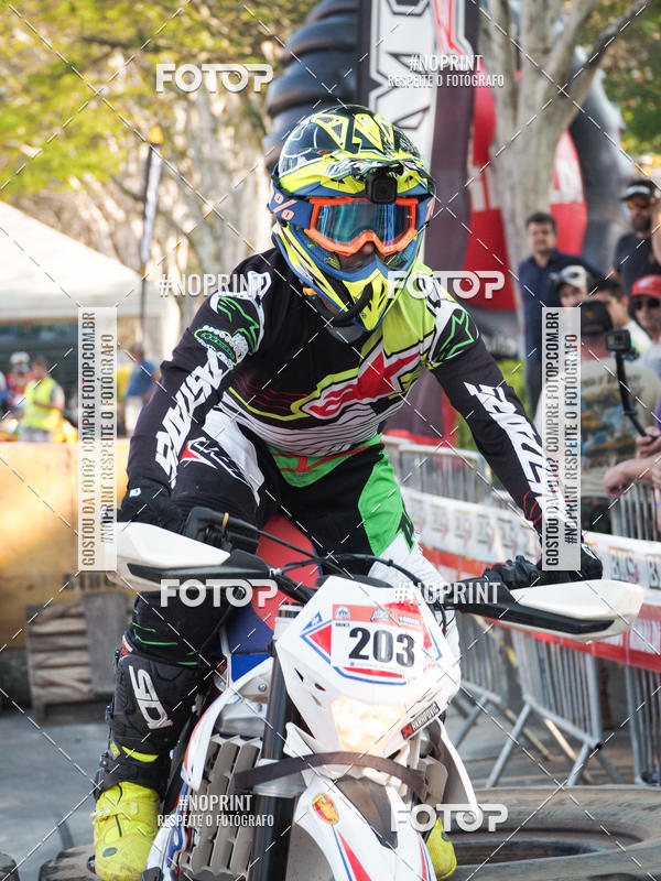 Buy your photos of the eventNight Track 2019 on Fotop