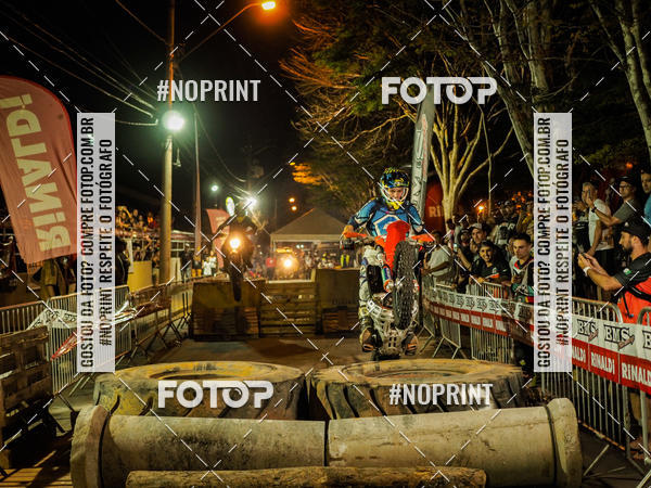 Buy your photos of the eventNight Track 2019 on Fotop