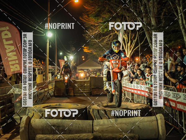 Buy your photos of the eventNight Track 2019 on Fotop