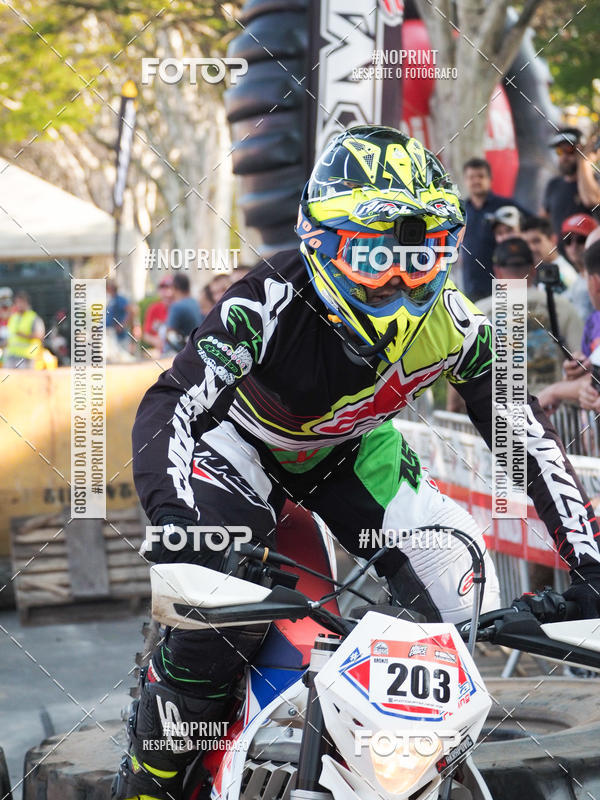 Buy your photos of the eventNight Track 2019 on Fotop