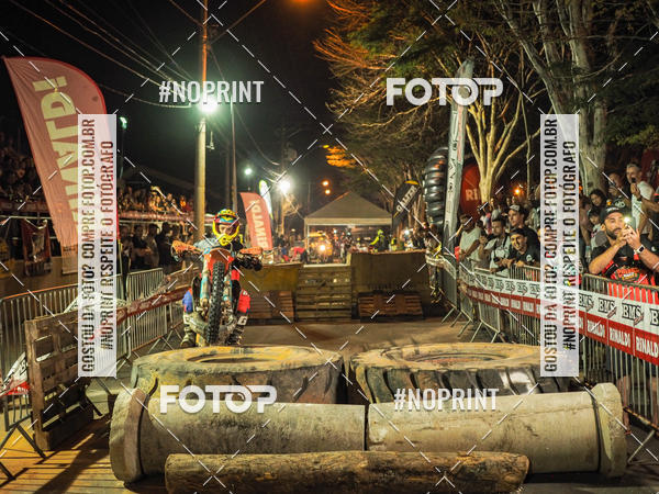 Buy your photos of the eventNight Track 2019 on Fotop