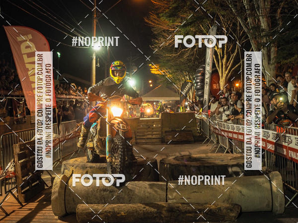 Buy your photos of the eventNight Track 2019 on Fotop