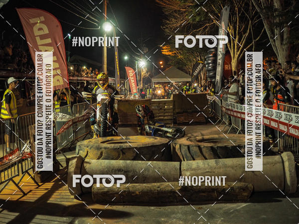 Buy your photos of the eventNight Track 2019 on Fotop