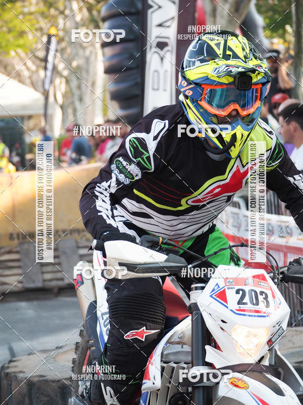 Buy your photos of the eventNight Track 2019 on Fotop