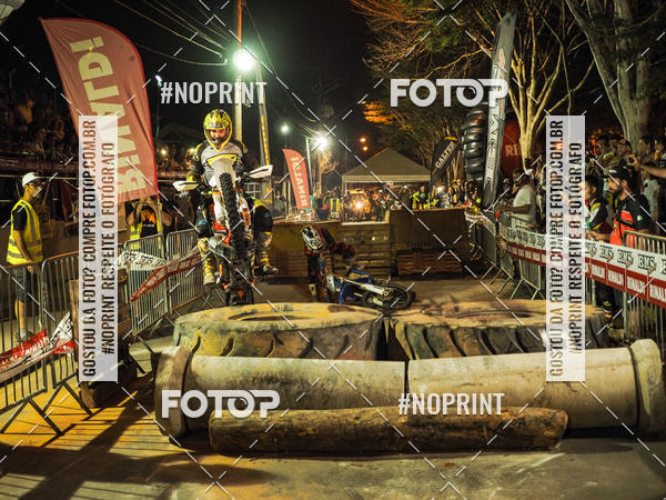 Buy your photos of the eventNight Track 2019 on Fotop