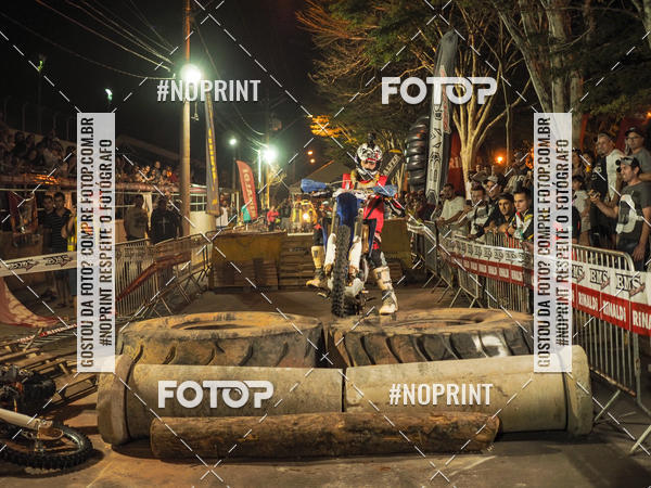 Buy your photos of the eventNight Track 2019 on Fotop